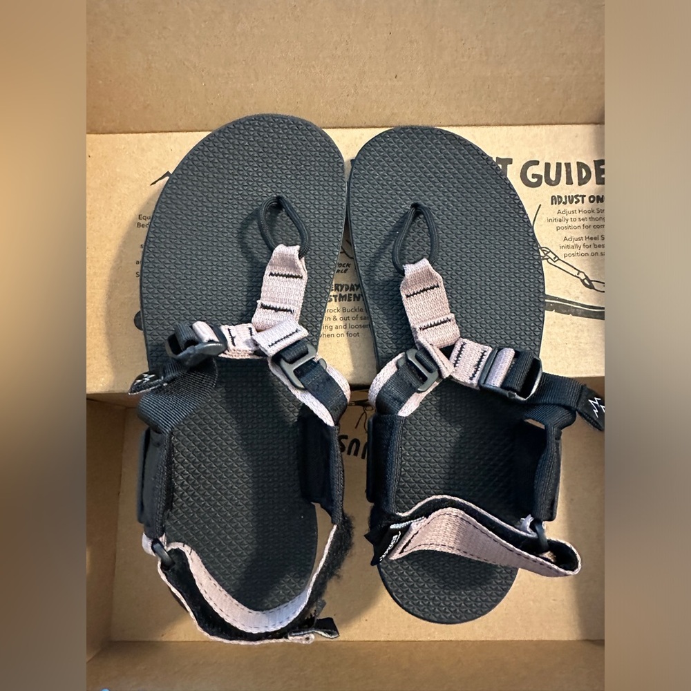 Bedrock sandals women’s 7 brand new, lilac color